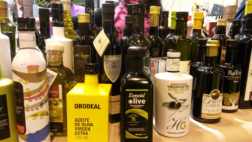 Selection of Spanish extra virgin olive oil 